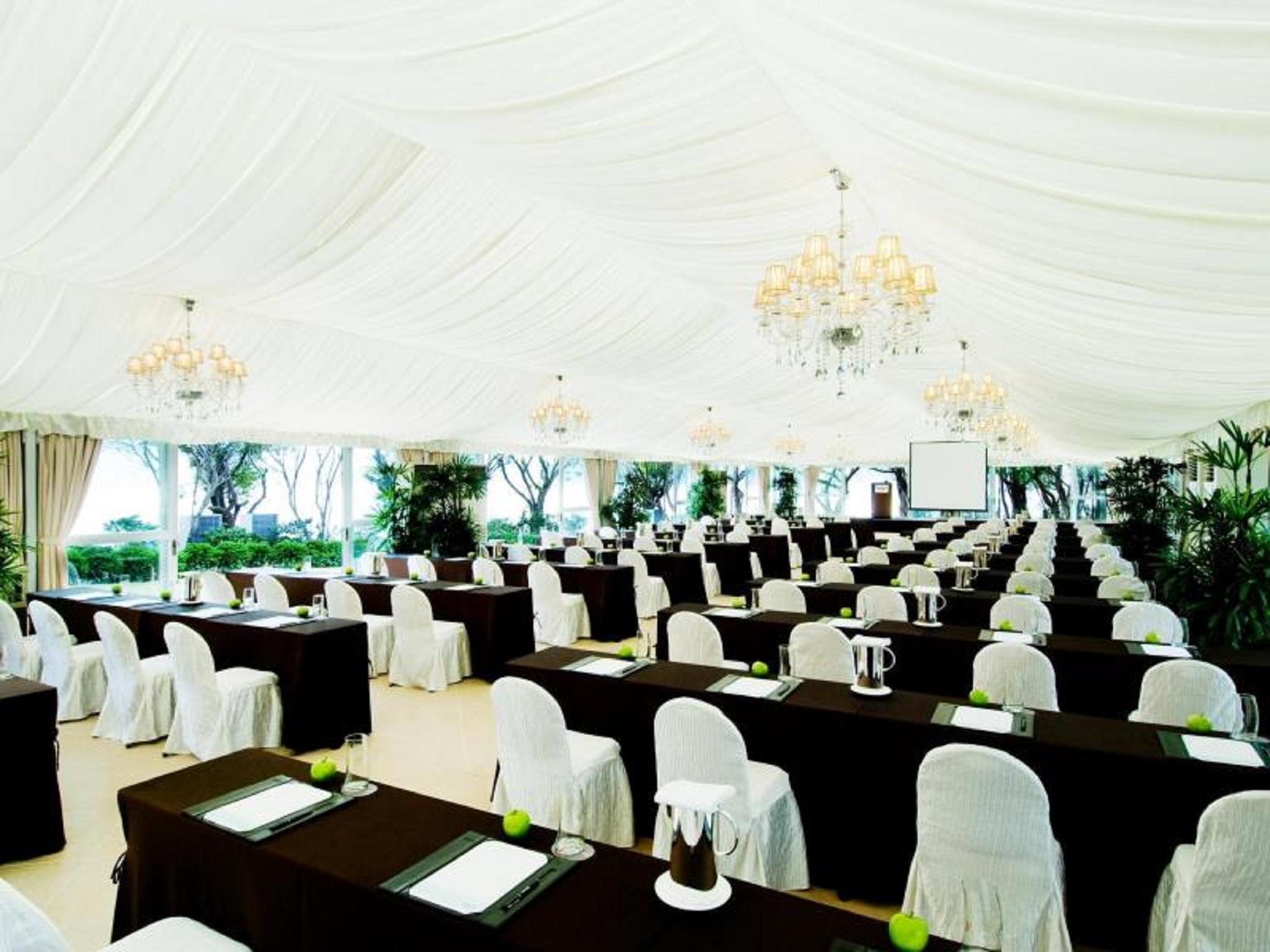 Grand Coloane Resort Makaó Kültér fotó The tent at the Four Seasons Hotel