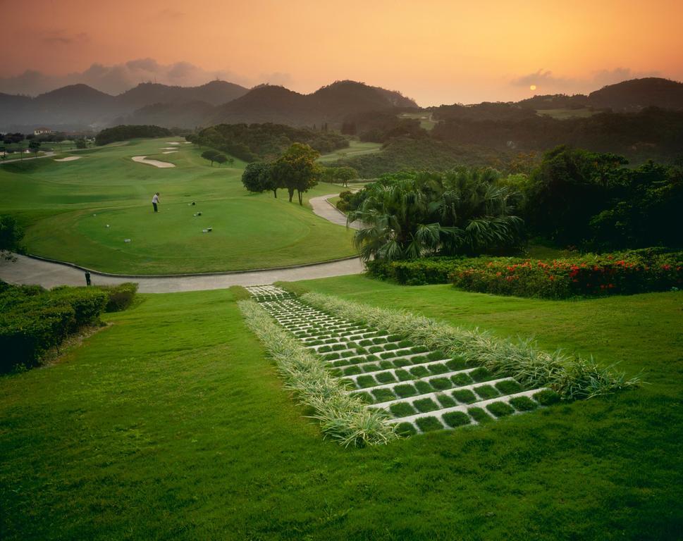 Grand Coloane Resort Makaó Kültér fotó Golf course in Okinawa, Japan