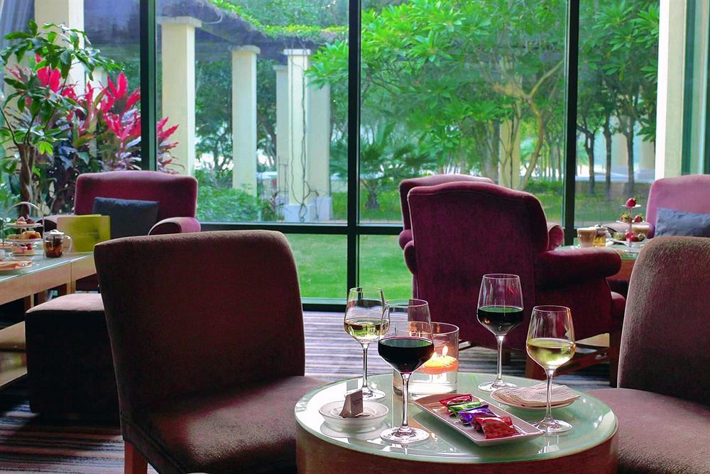 Grand Coloane Resort Makaó Kültér fotó Wine tasting at the Château d'Antan
