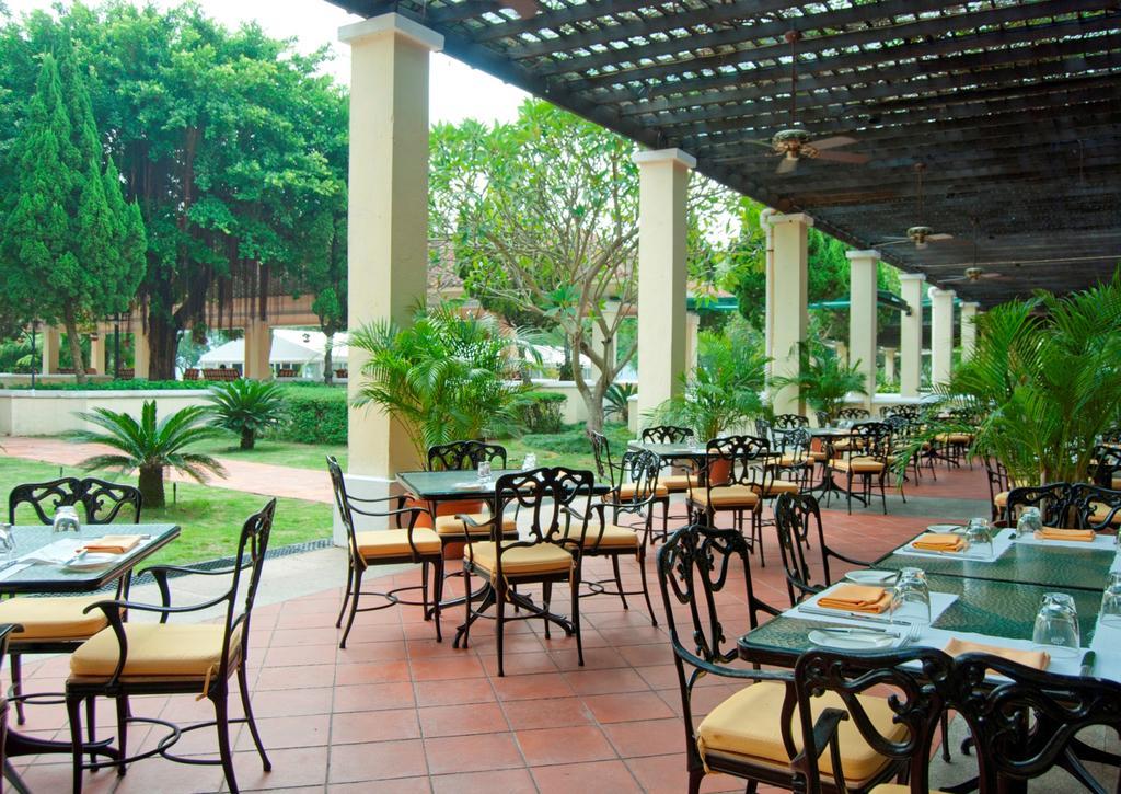 Grand Coloane Resort Makaó Kültér fotó The restaurant at the hotel