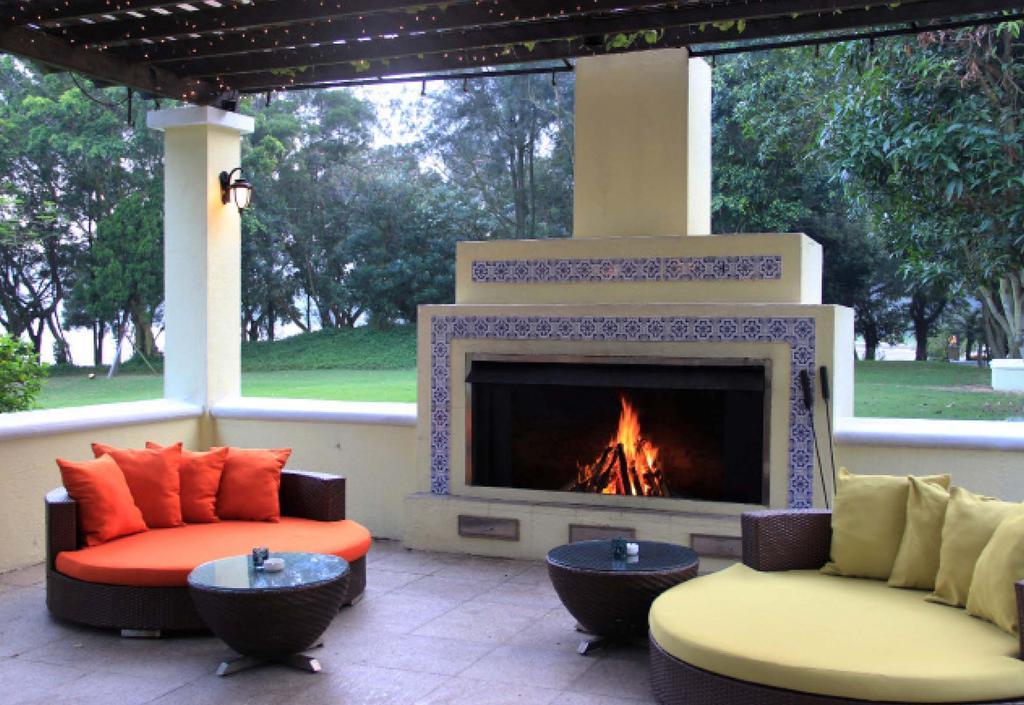 Grand Coloane Resort Makaó Kültér fotó Outdoor fireplace