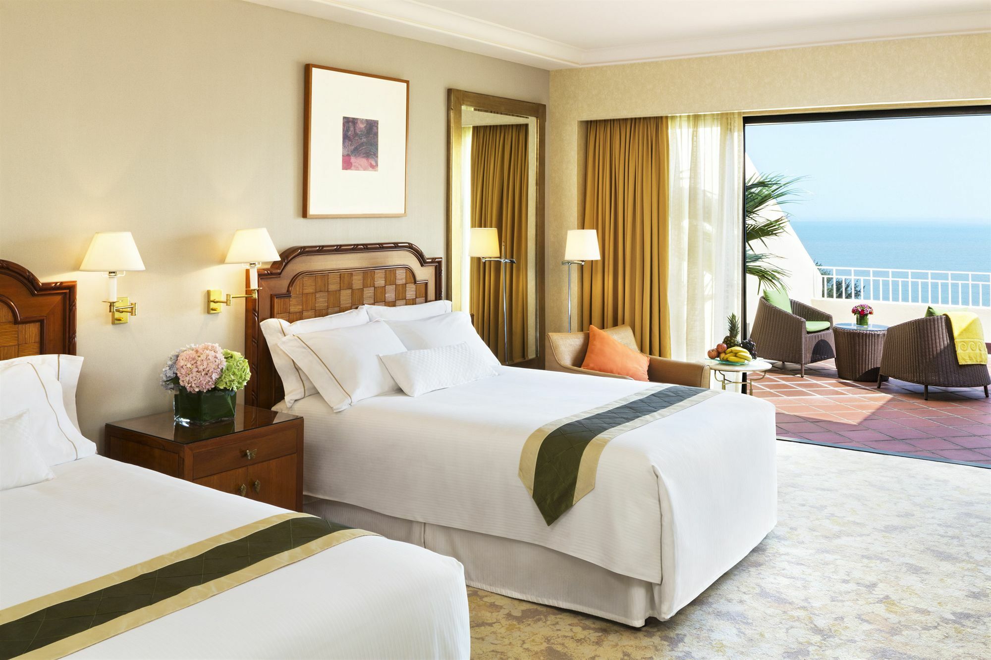 Grand Coloane Resort Makaó Kültér fotó A guest room at the Four Seasons Hotel
