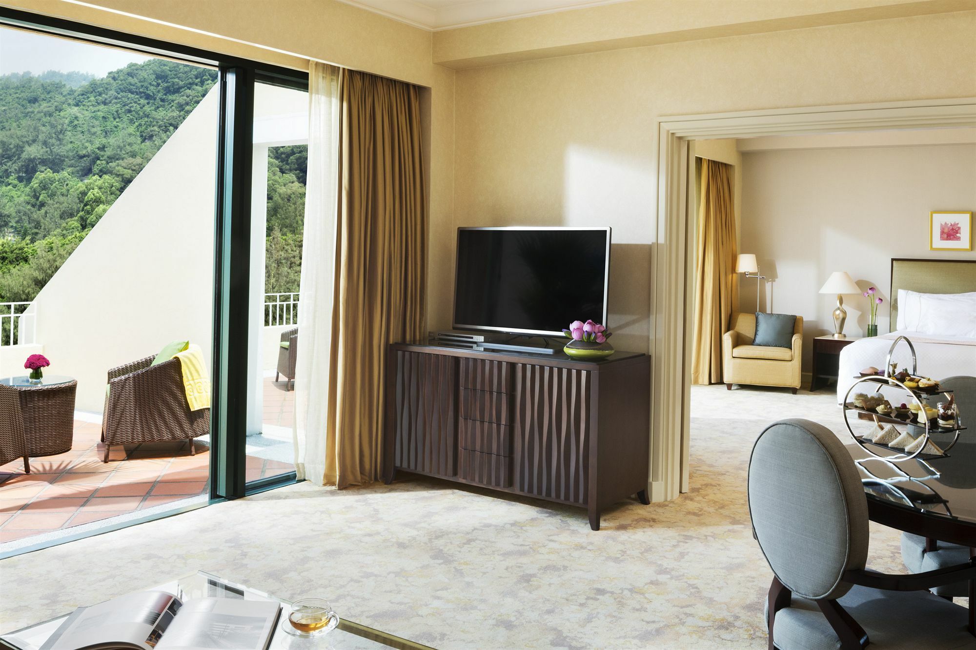 Grand Coloane Resort Makaó Kültér fotó A television set